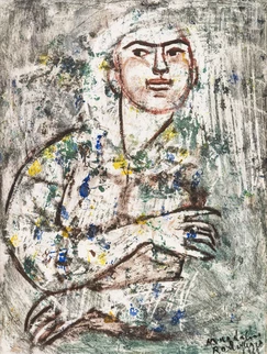 Femme aux bras croisés